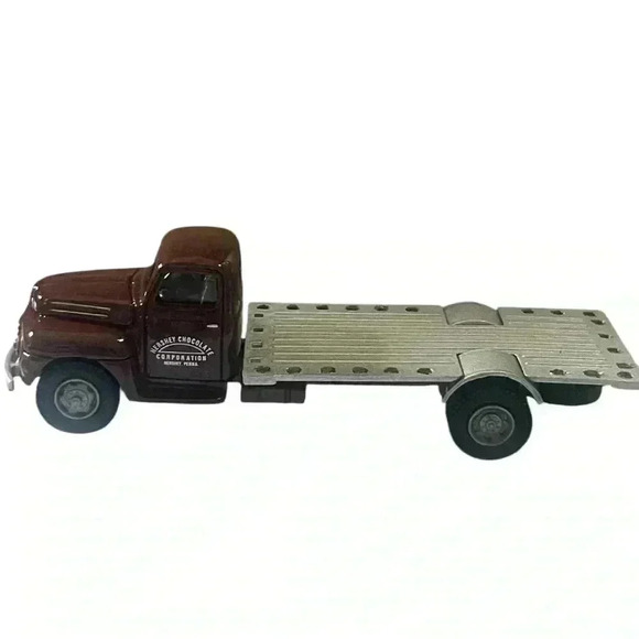 AHL American Highway Legends
Hershey's vintage truck 1:64 New Die
Cast Models - Picture 13 of 13